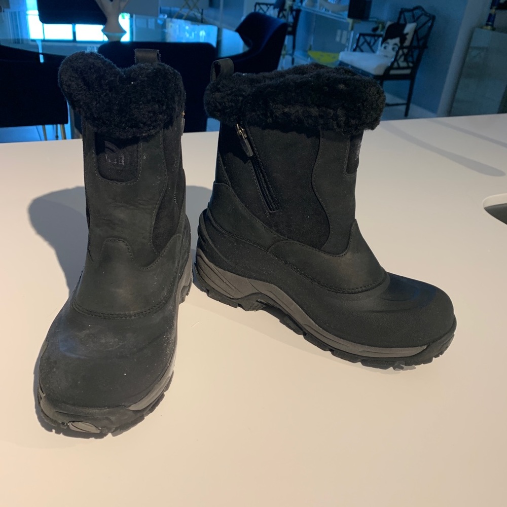 PERFECT WINTER VACATION NORTH FACE BOOTS WORN ONCE